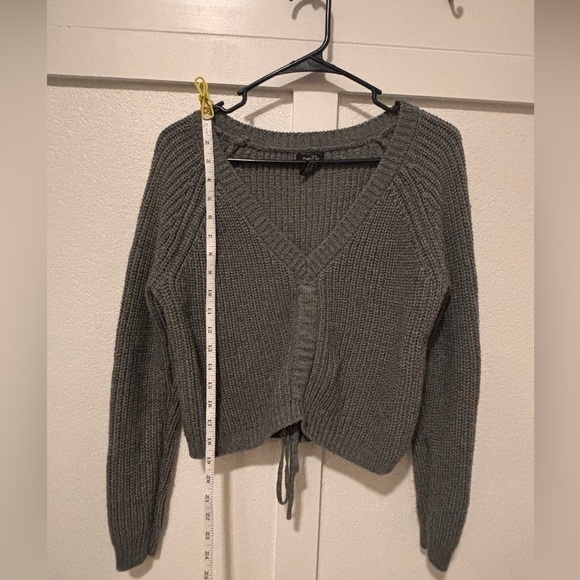Rue 21 crop sweater In grey. Small - Picture 3 of 7